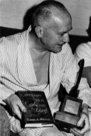 Robert Heinlein at ChiCon III with the Hugo for Stranger in a Strange Land